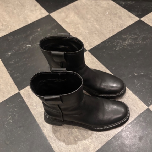 Reformation Leather Scalloped Accent Moto Boots Women's 8.5 - Picture 5 of 6